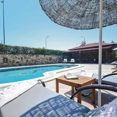 Sleeps 8 Air Con Wifi * بيتيس