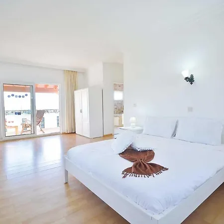 Sleeps 8 Air Con Wifi * بيتيس