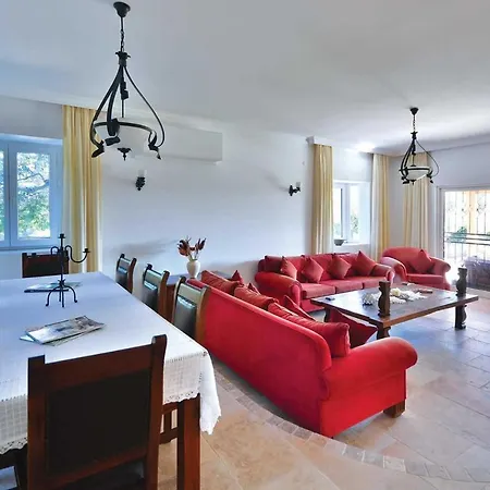 Sleeps 8 Air Con Wifi فيلة *